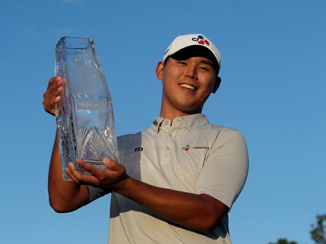 Si Woo Kim with The Players Championship trophy